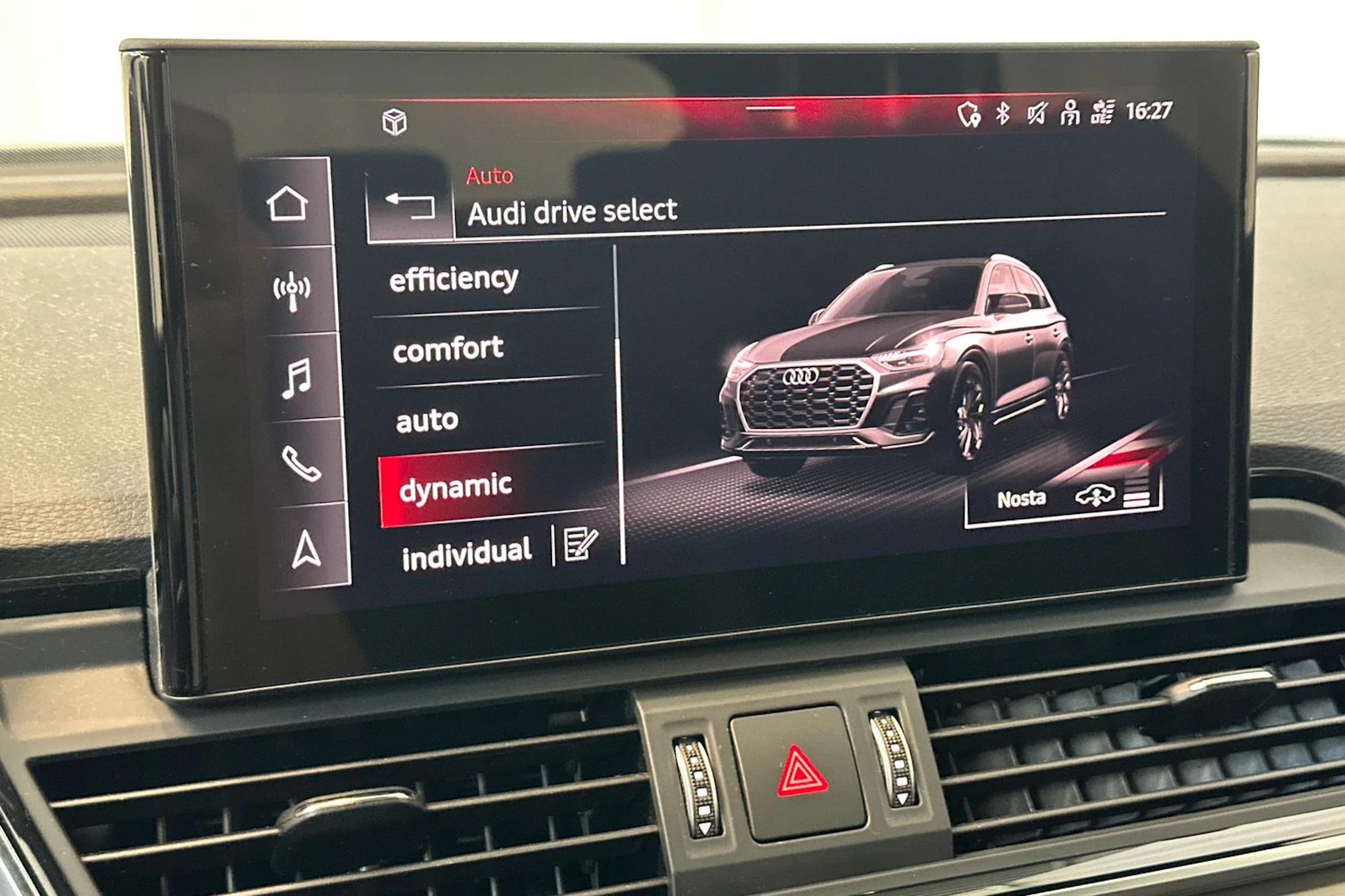 musta Audi Q5 2023 kuva 25.