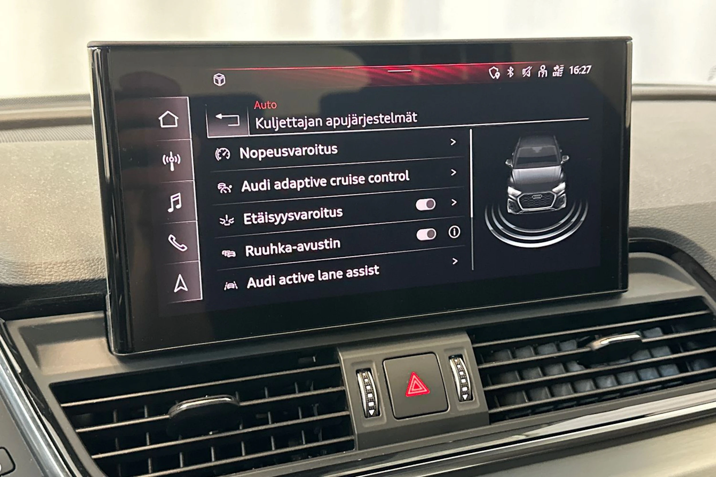 musta Audi Q5 2023 kuva 26.