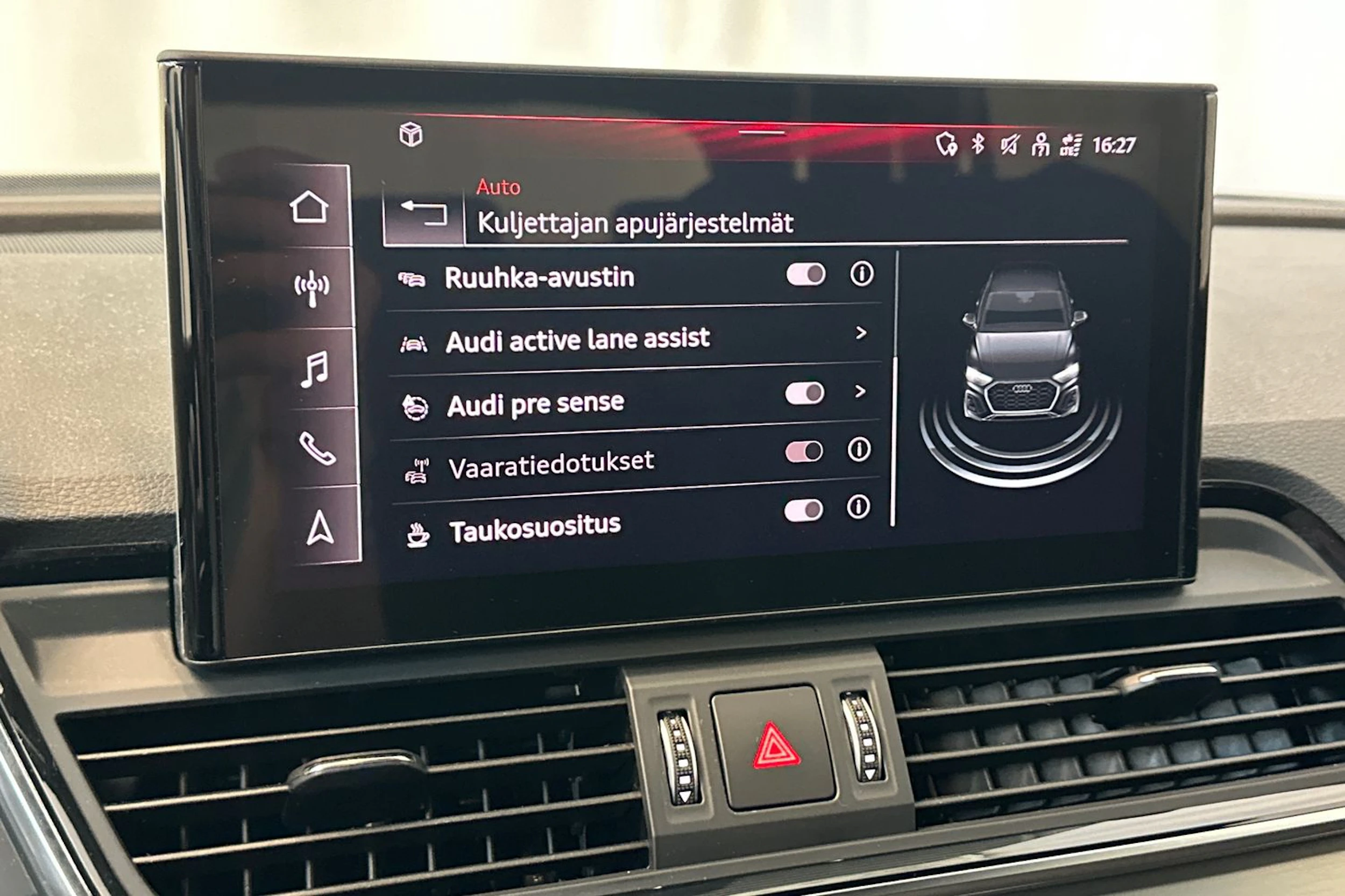 musta Audi Q5 2023 kuva 27.