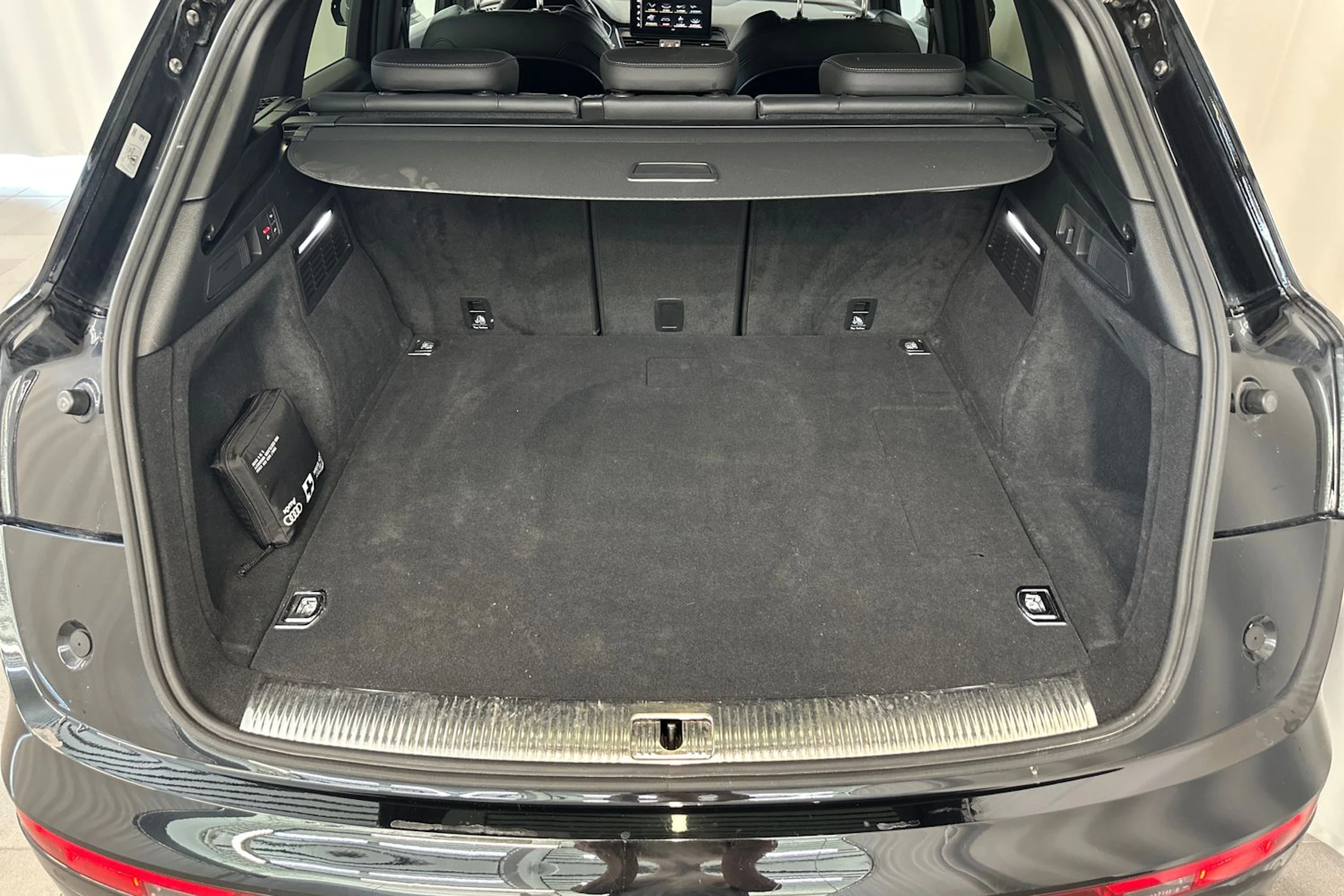 musta Audi Q5 2023 kuva 32.