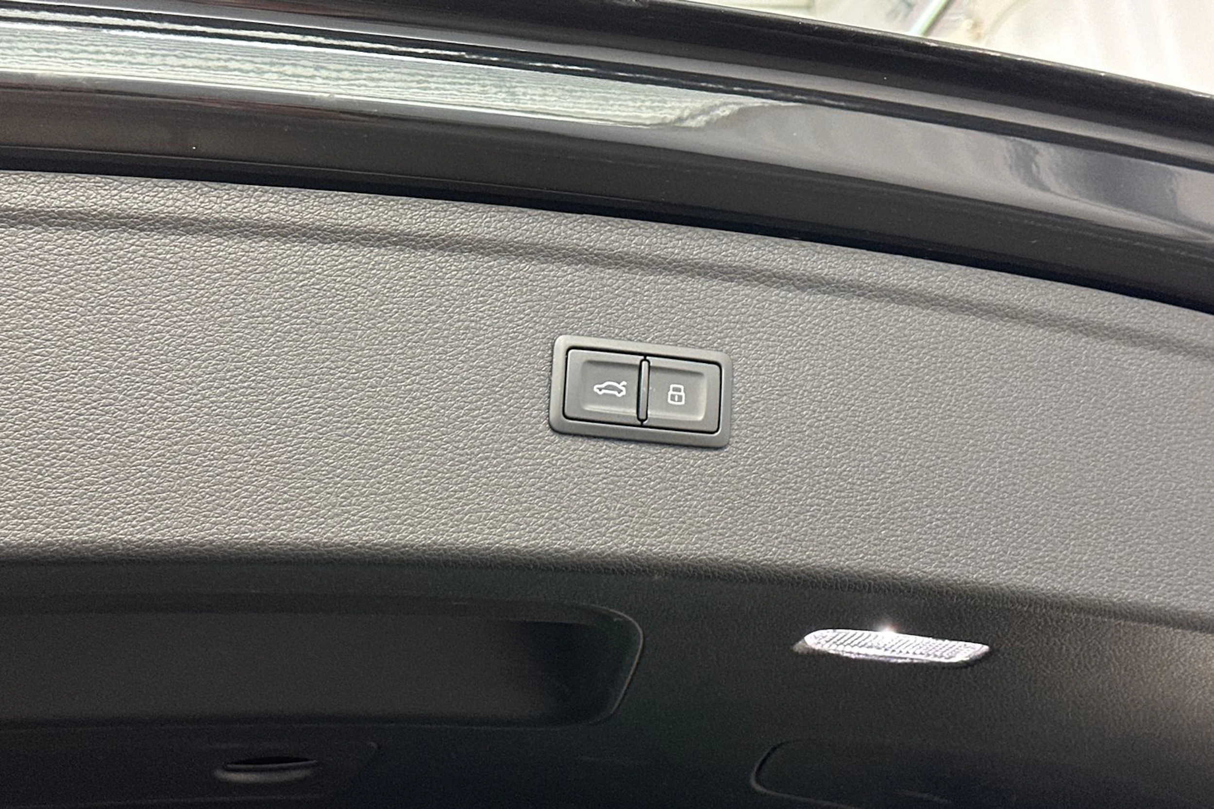 musta Audi Q5 2023 kuva 33.