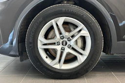 musta Audi Q5 2023 kuva 36.