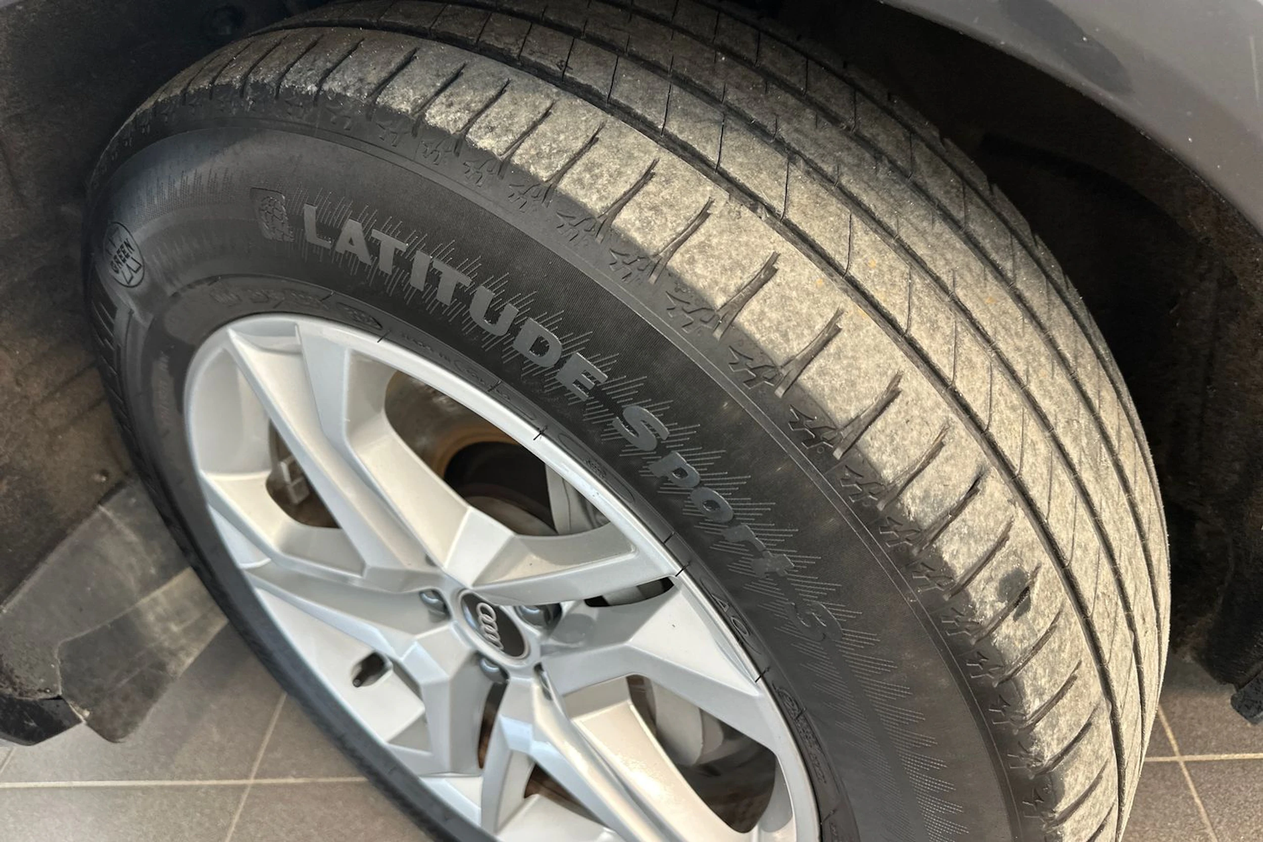 musta Audi Q5 2023 kuva 37.