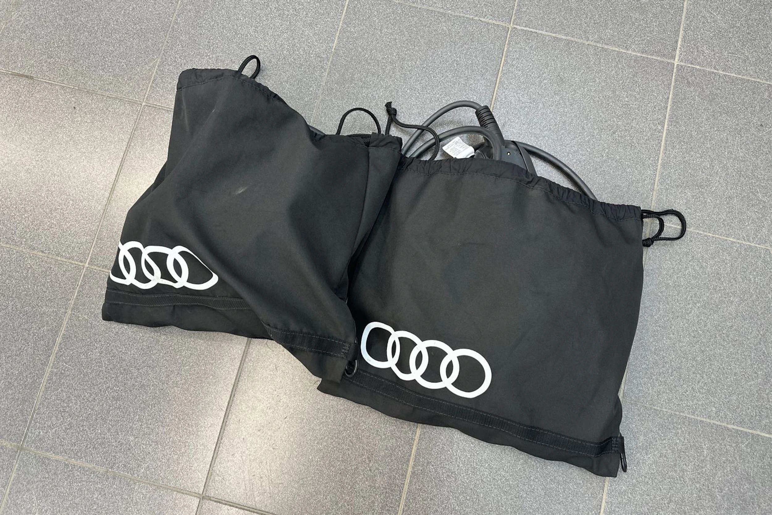 musta Audi Q5 2023 kuva 40.