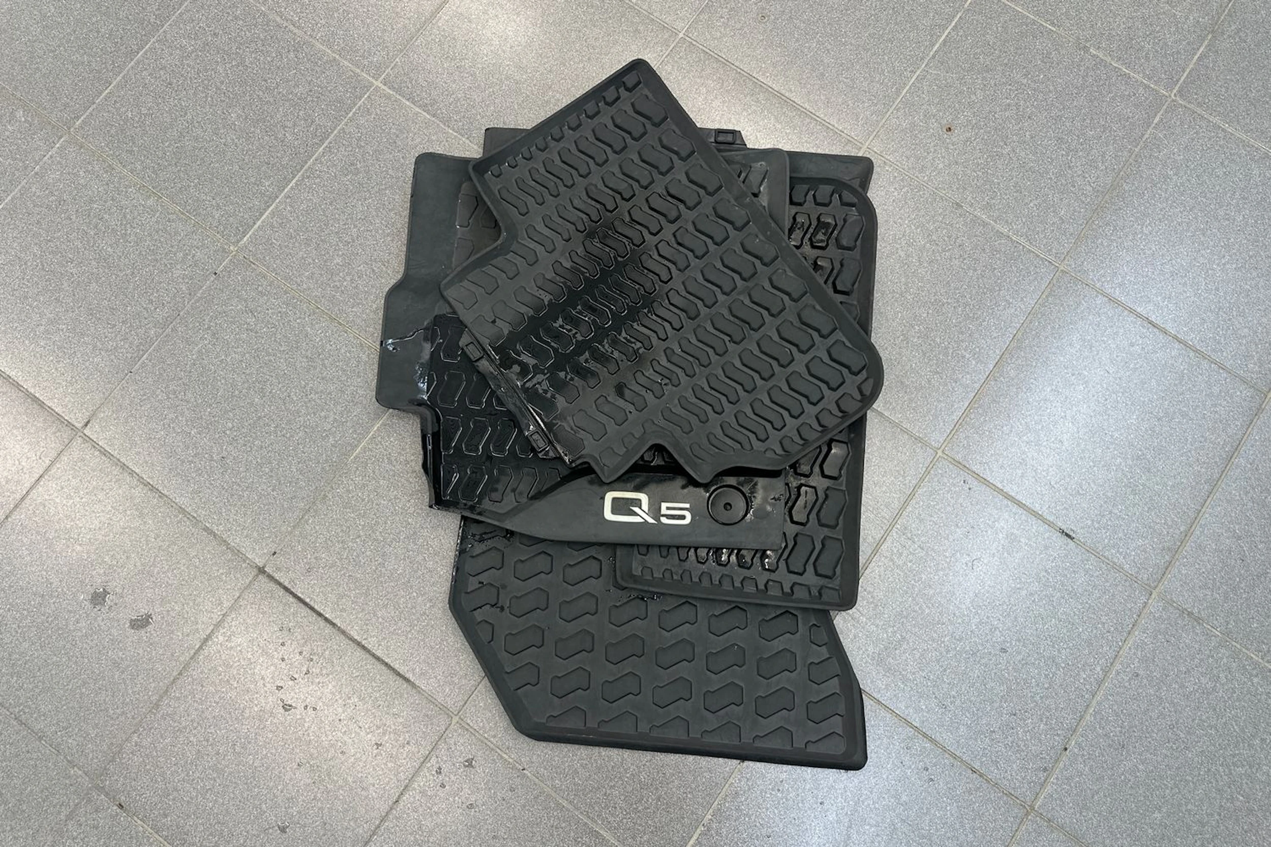 musta Audi Q5 2023 kuva 42.