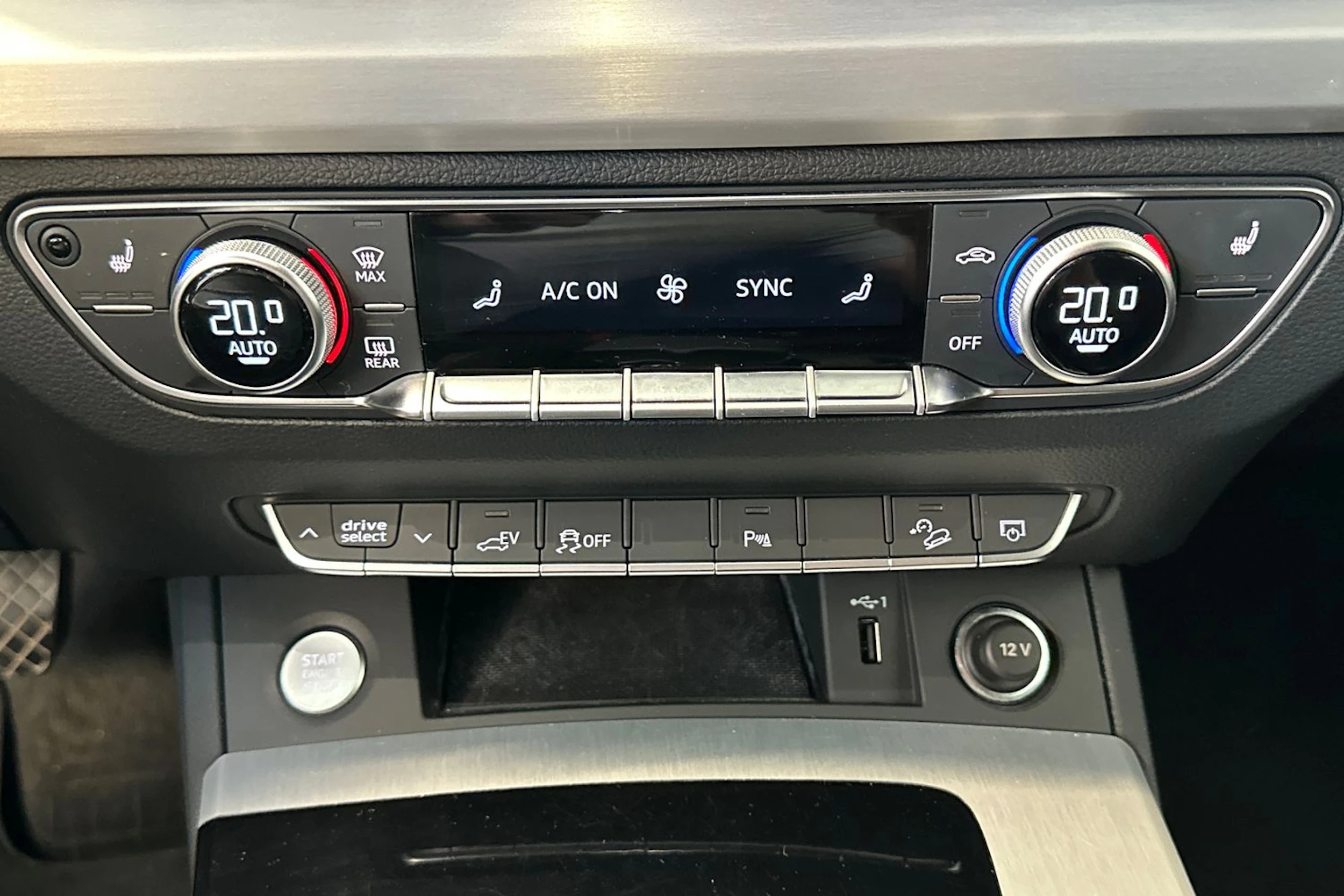 musta Audi Q5 2023 kuva 43.