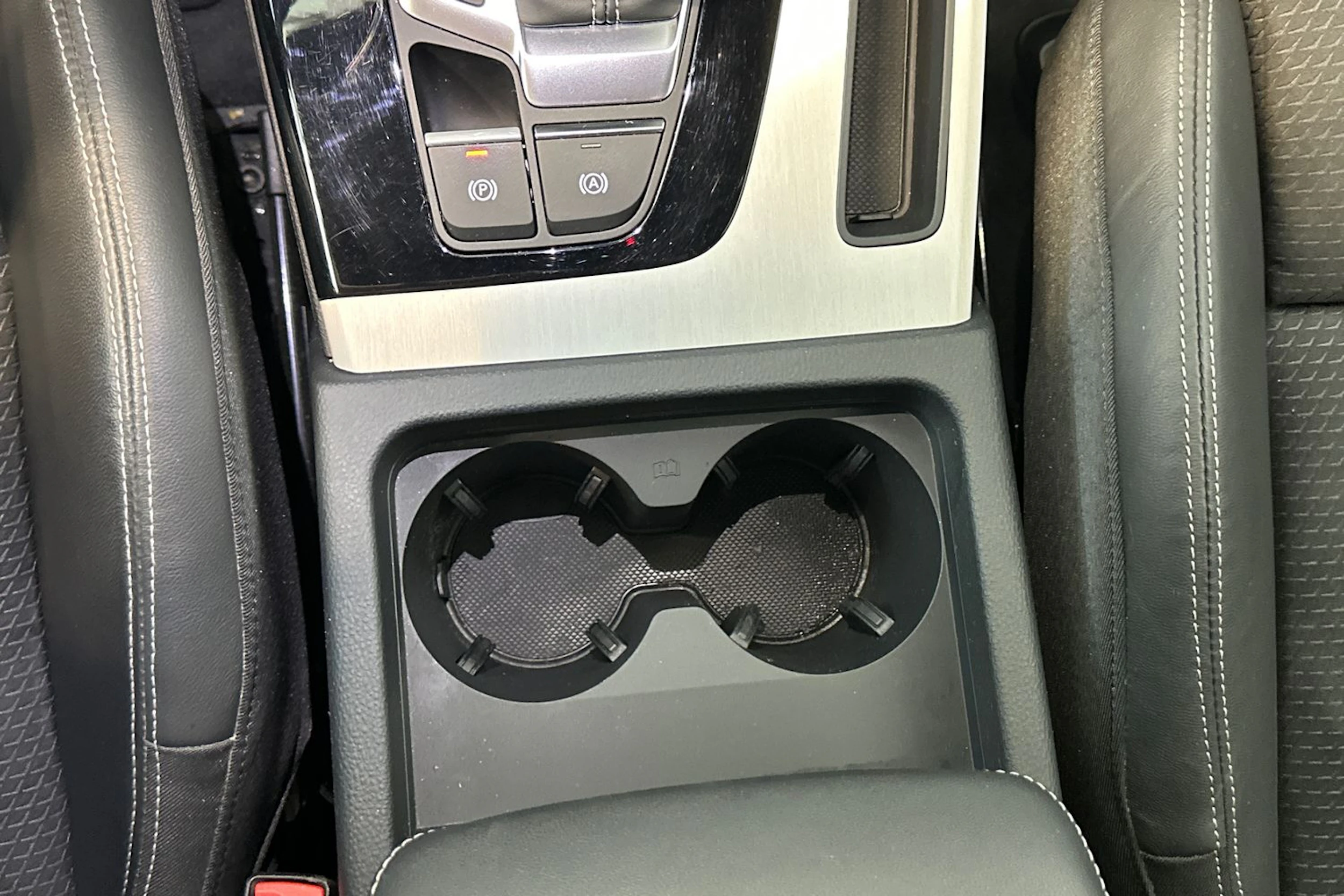 musta Audi Q5 2023 kuva 45.