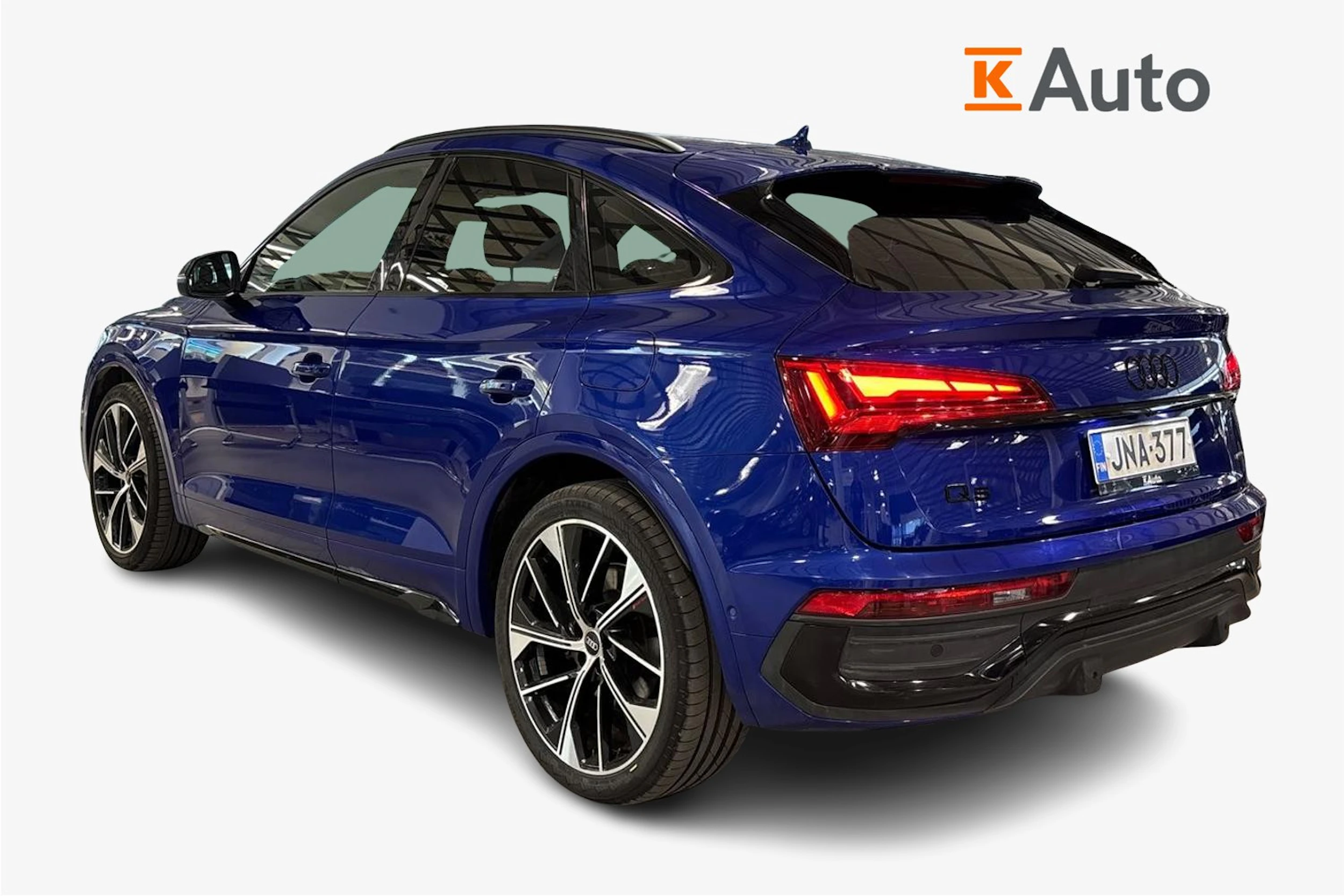 sininen Audi Q5 2023 kuva 3.