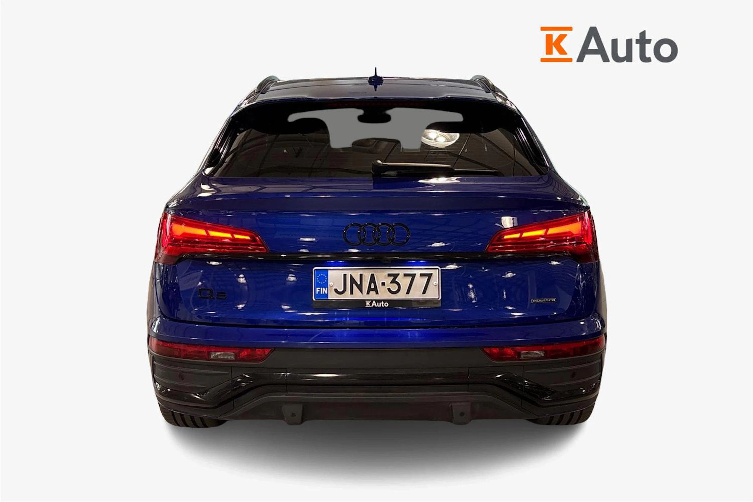 sininen Audi Q5 2023 kuva 4.