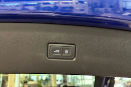 sininen Audi Q5 2023 kuva 16.