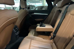 sininen Audi Q5 2023 kuva 18.