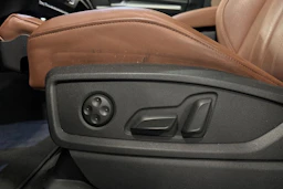 sininen Audi Q5 2023 kuva 21.