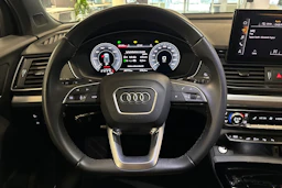 sininen Audi Q5 2023 kuva 24.