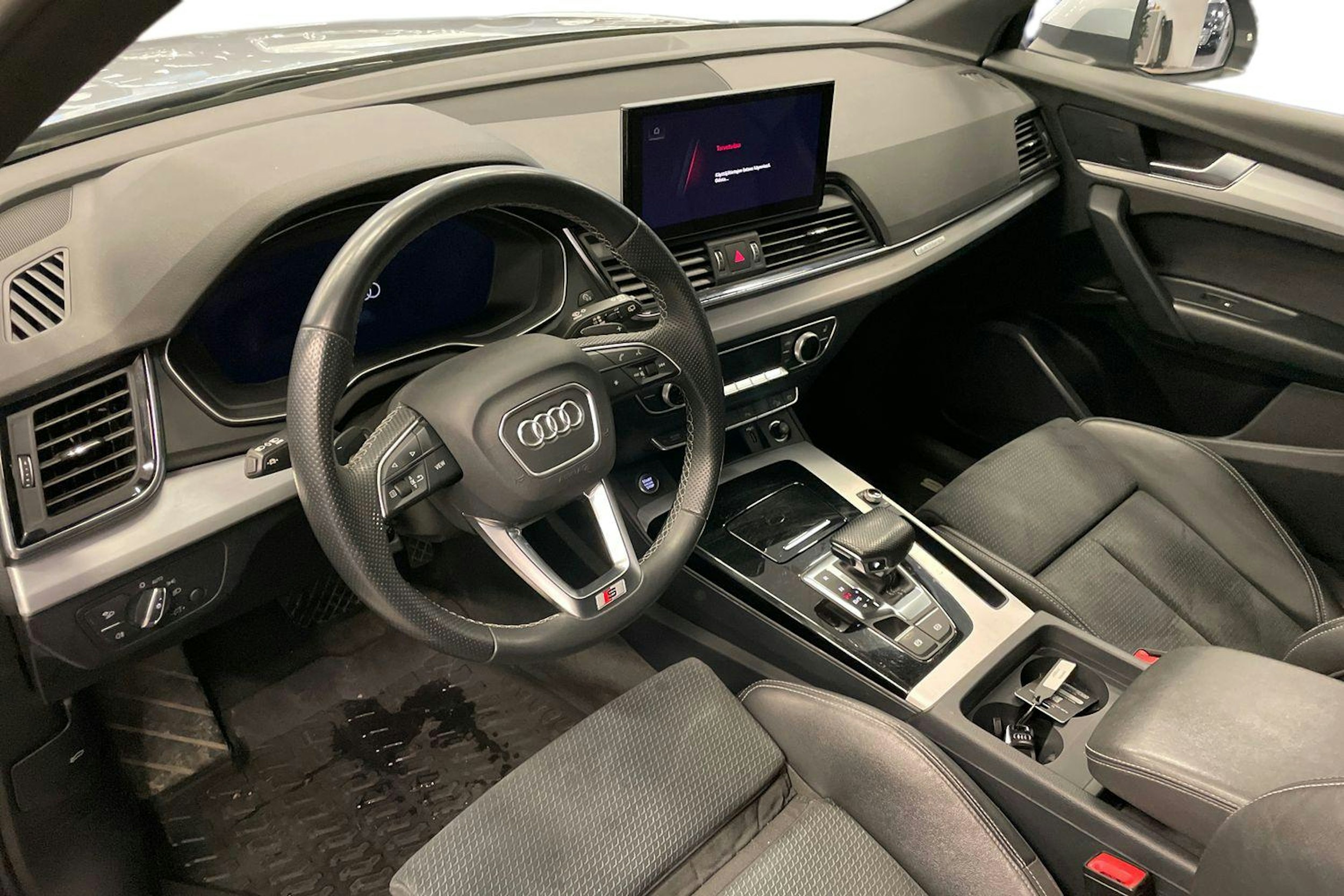 harmaa Audi Q5 2023 kuva 7.