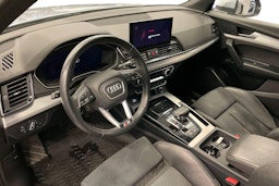 harmaa Audi Q5 2023 kuva 7.