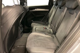 harmaa Audi Q5 2023 kuva 10.