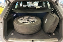 harmaa Audi Q5 2023 kuva 14.