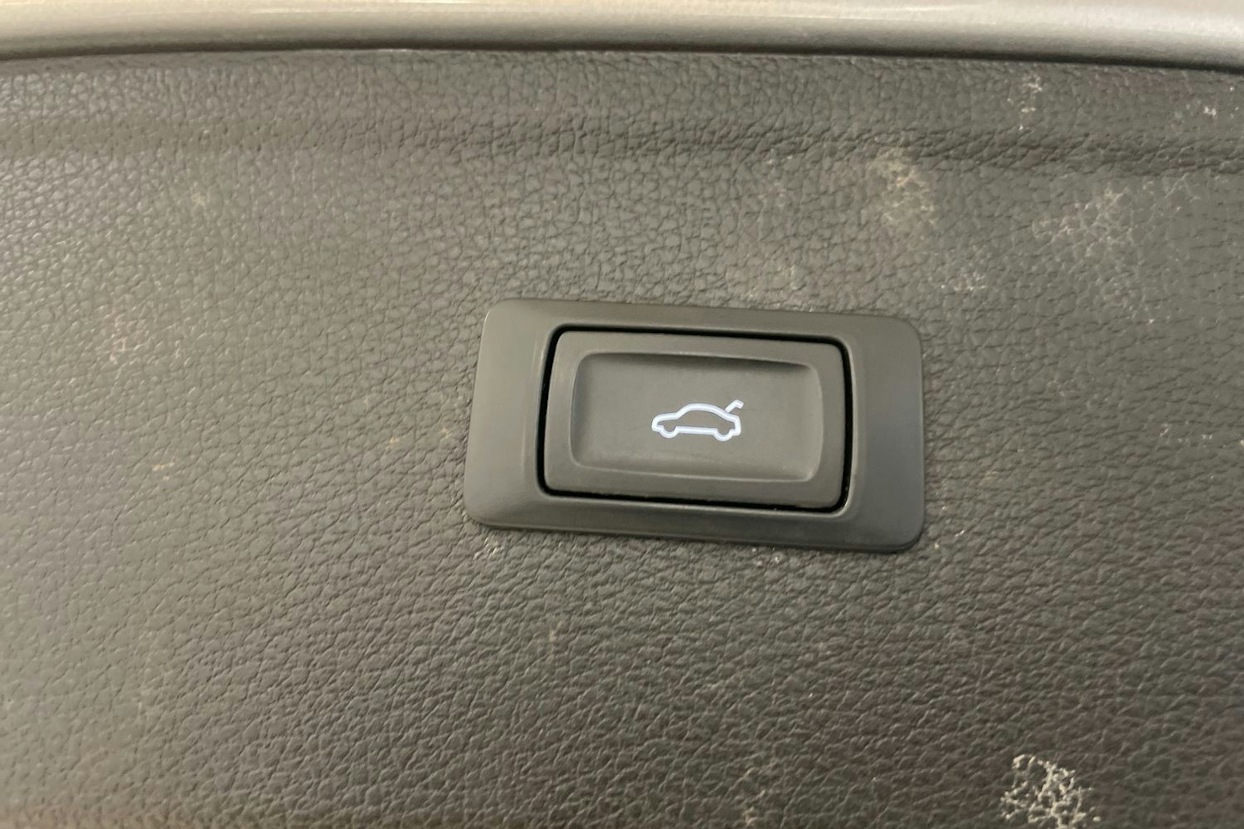 harmaa Audi Q5 2023 kuva 15.