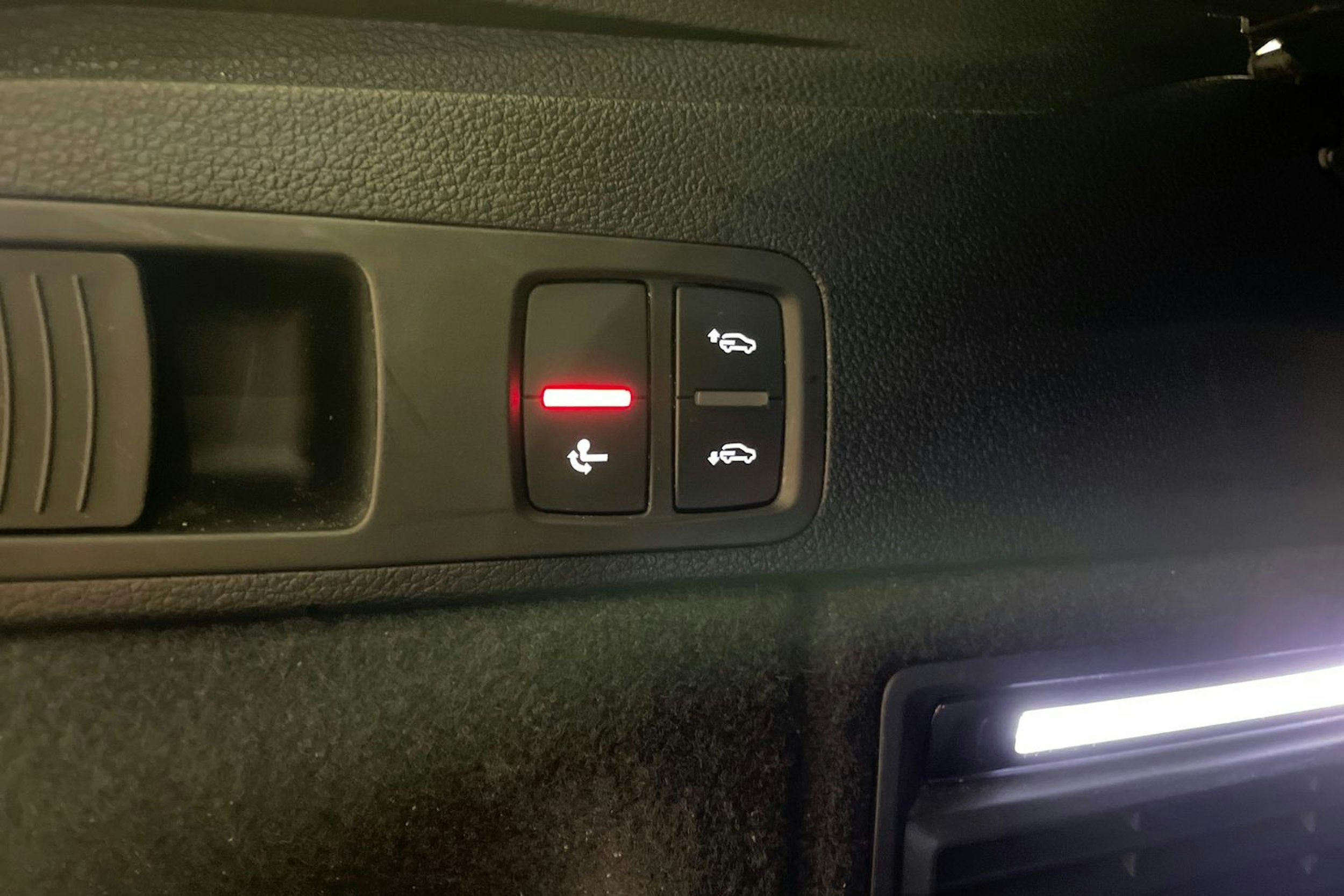 harmaa Audi Q5 2023 kuva 16.