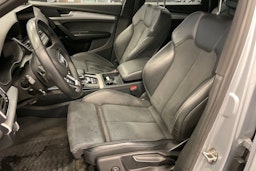 harmaa Audi Q5 2023 kuva 18.