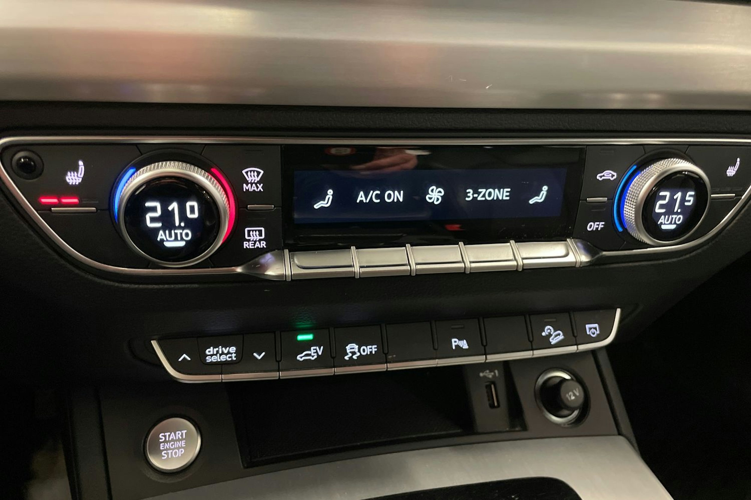 harmaa Audi Q5 2023 kuva 20.