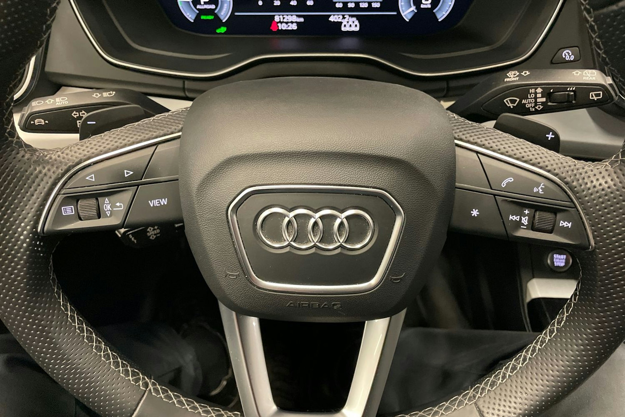 harmaa Audi Q5 2023 kuva 26.