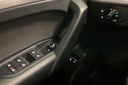 harmaa Audi Q5 2023 kuva 29.