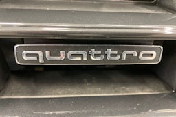 harmaa Audi Q5 2023 kuva 30.