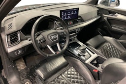 musta Audi Q5 2023 kuva 3.