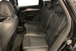 musta Audi Q5 2023 kuva 10.