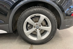 musta Audi Q5 2023 kuva 13.