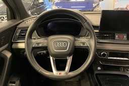 musta Audi Q5 2023 kuva 17.