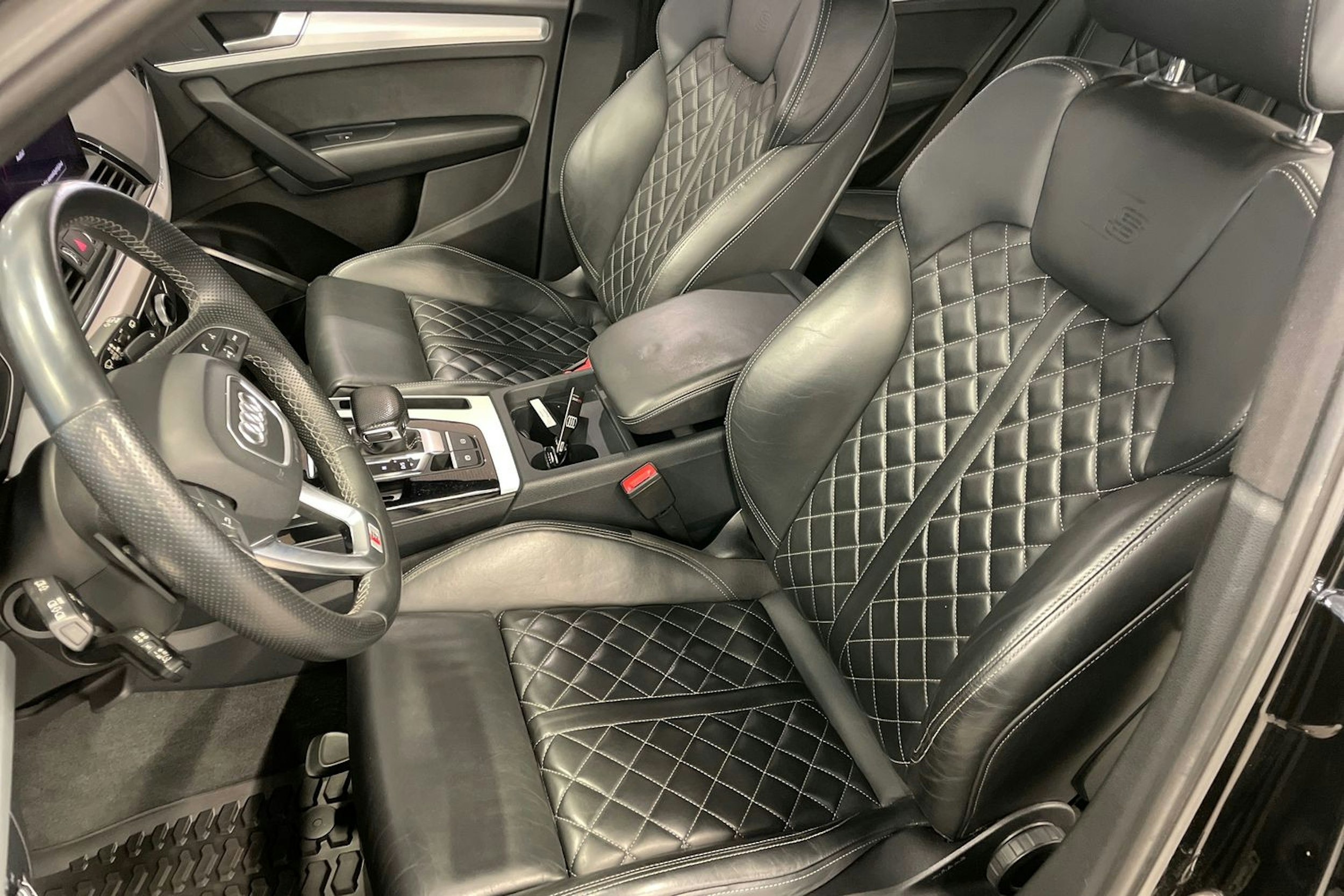 musta Audi Q5 2023 kuva 18.