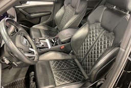 musta Audi Q5 2023 kuva 18.