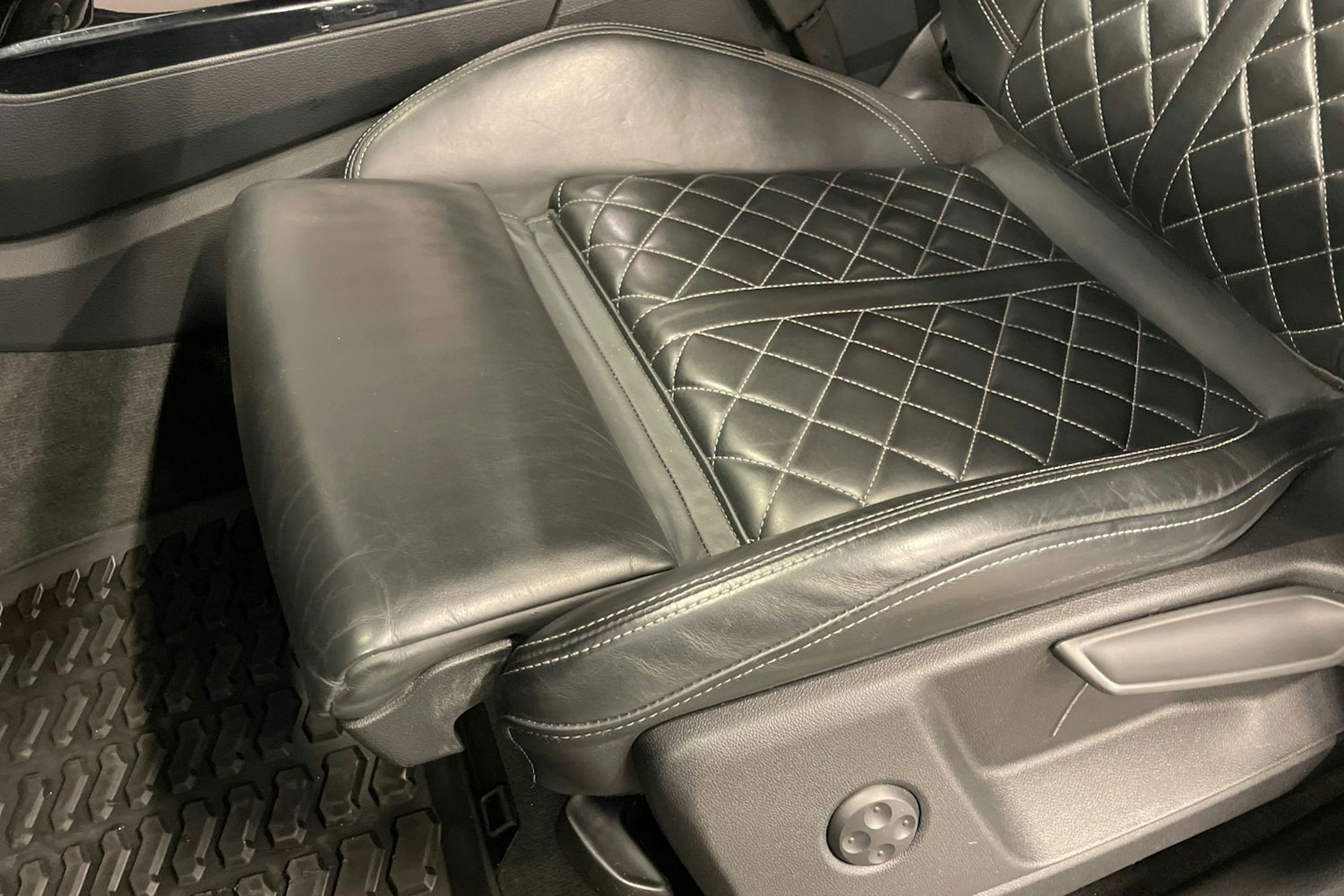 musta Audi Q5 2023 kuva 19.