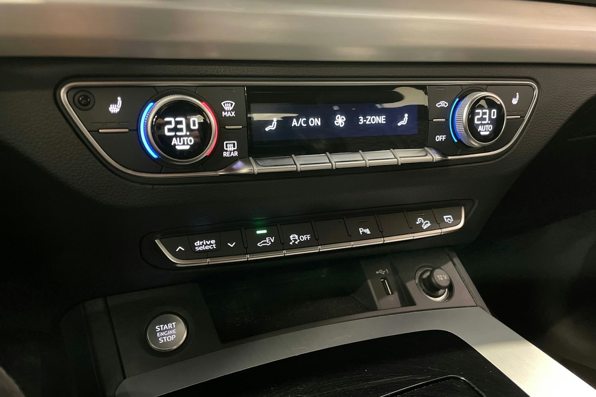 musta Audi Q5 2023 kuva 20.