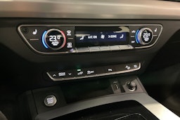 musta Audi Q5 2023 kuva 20.