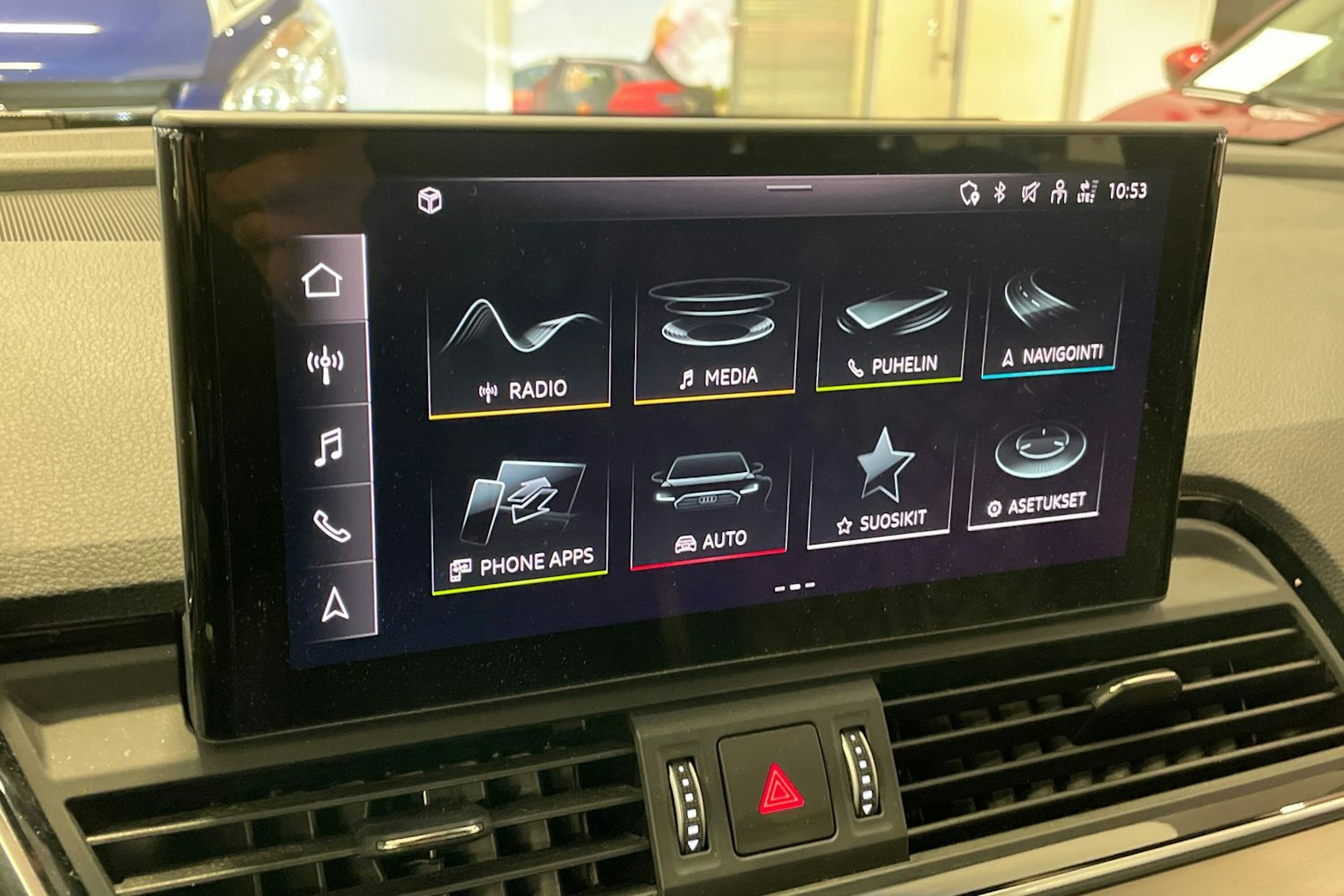 musta Audi Q5 2023 kuva 22.