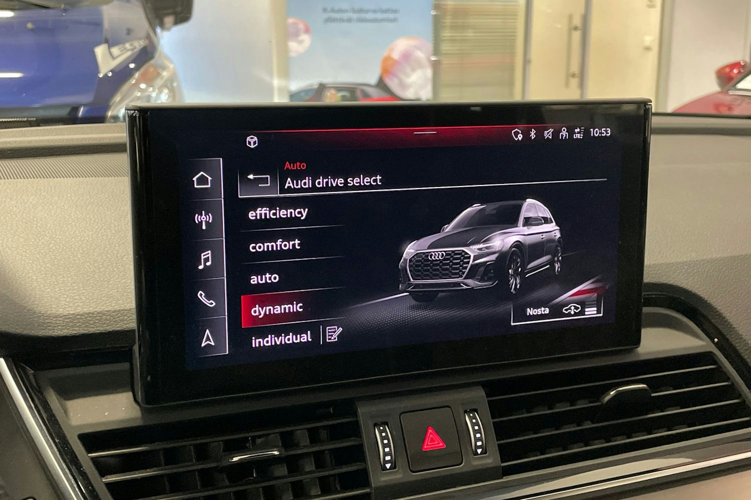 musta Audi Q5 2023 kuva 23.