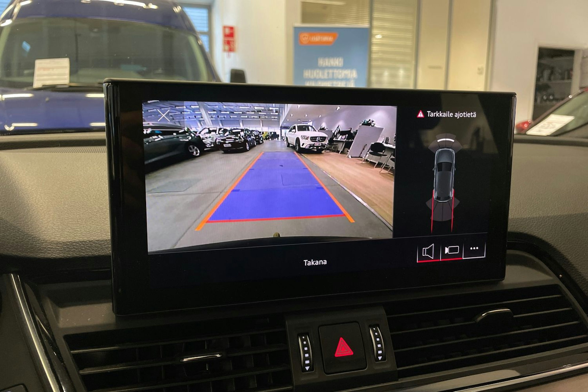 musta Audi Q5 2023 kuva 25.