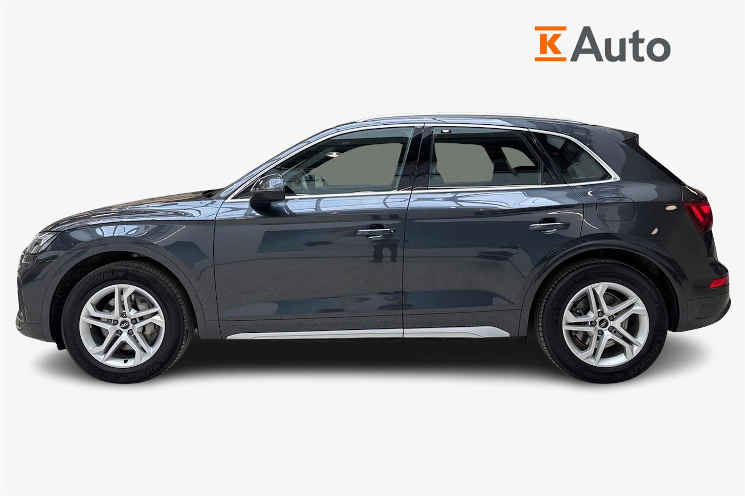 harmaa Audi Q5 2023 kuva 5.