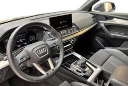harmaa Audi Q5 2023 kuva 6.