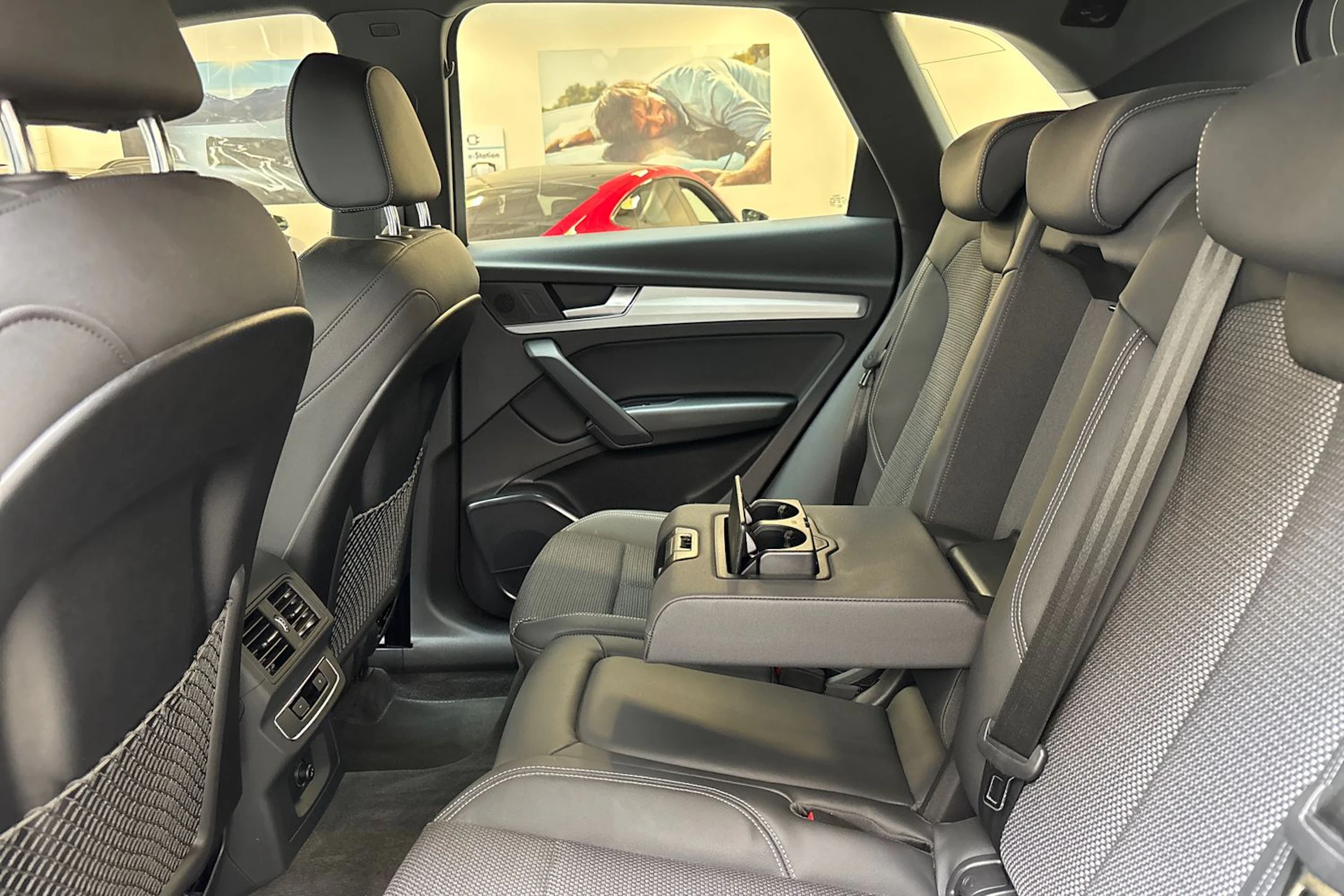 harmaa Audi Q5 2023 kuva 13.
