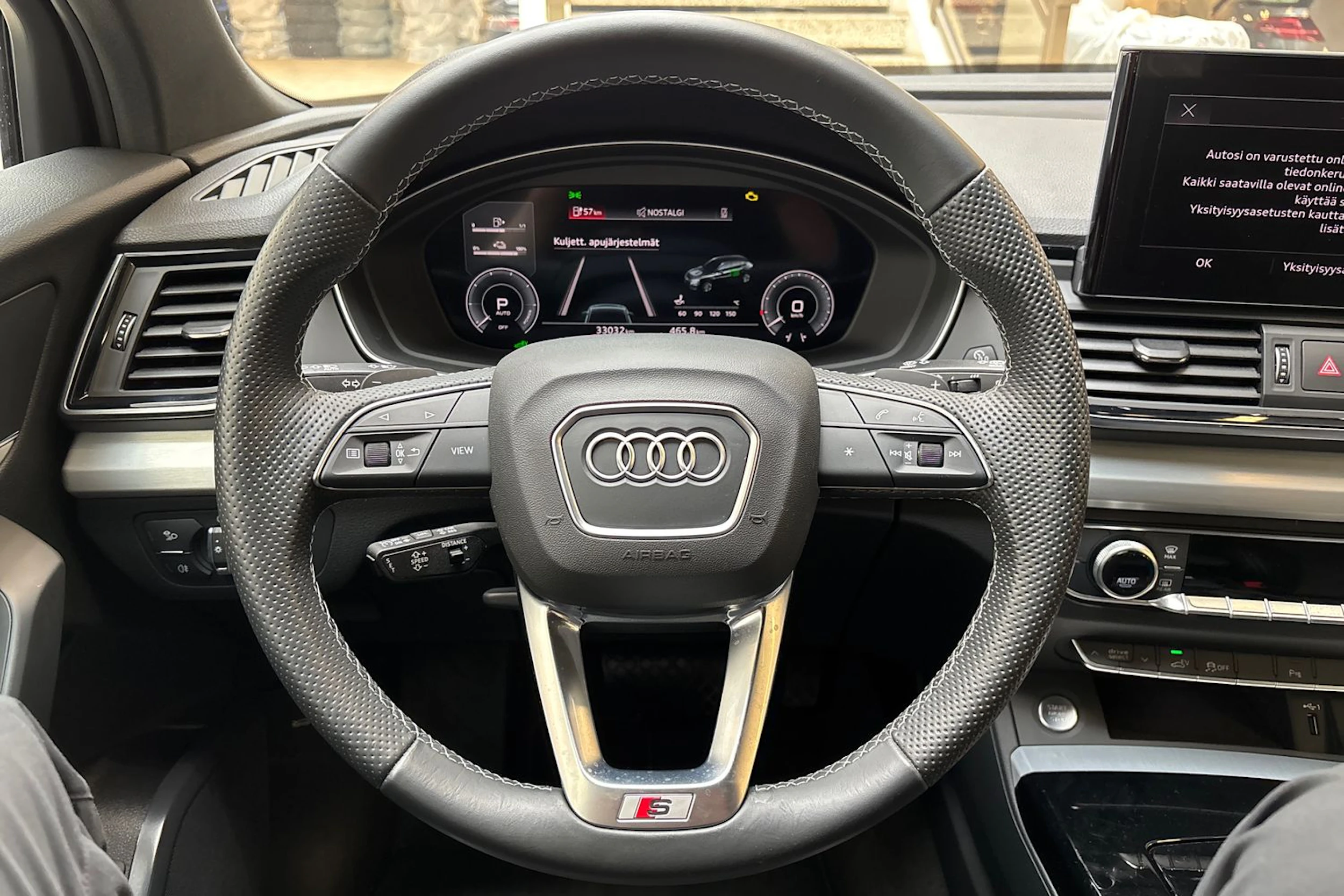 harmaa Audi Q5 2023 kuva 17.