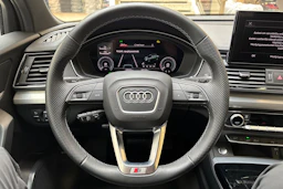 harmaa Audi Q5 2023 kuva 17.