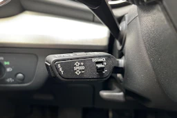 harmaa Audi Q5 2023 kuva 19.