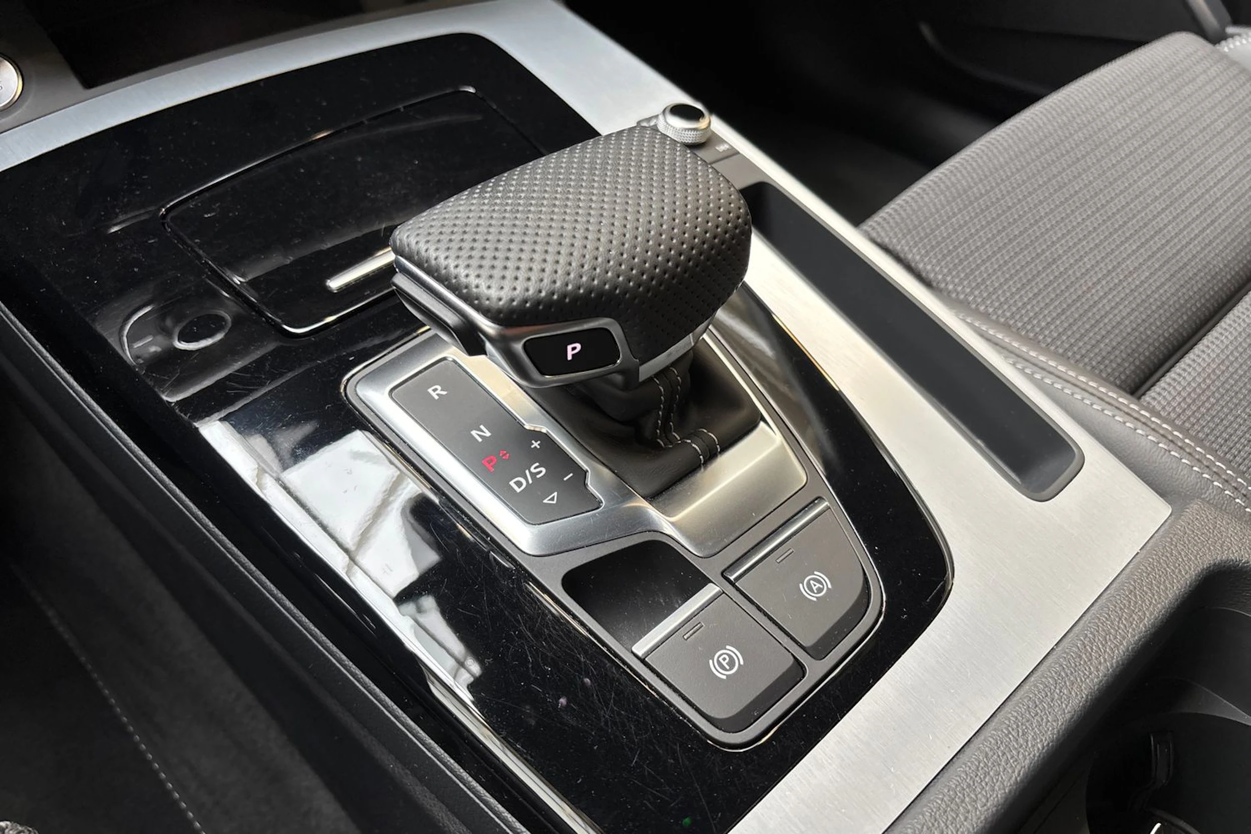 harmaa Audi Q5 2023 kuva 20.