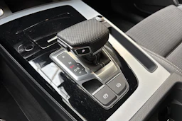 harmaa Audi Q5 2023 kuva 20.