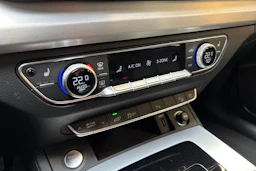 harmaa Audi Q5 2023 kuva 21.