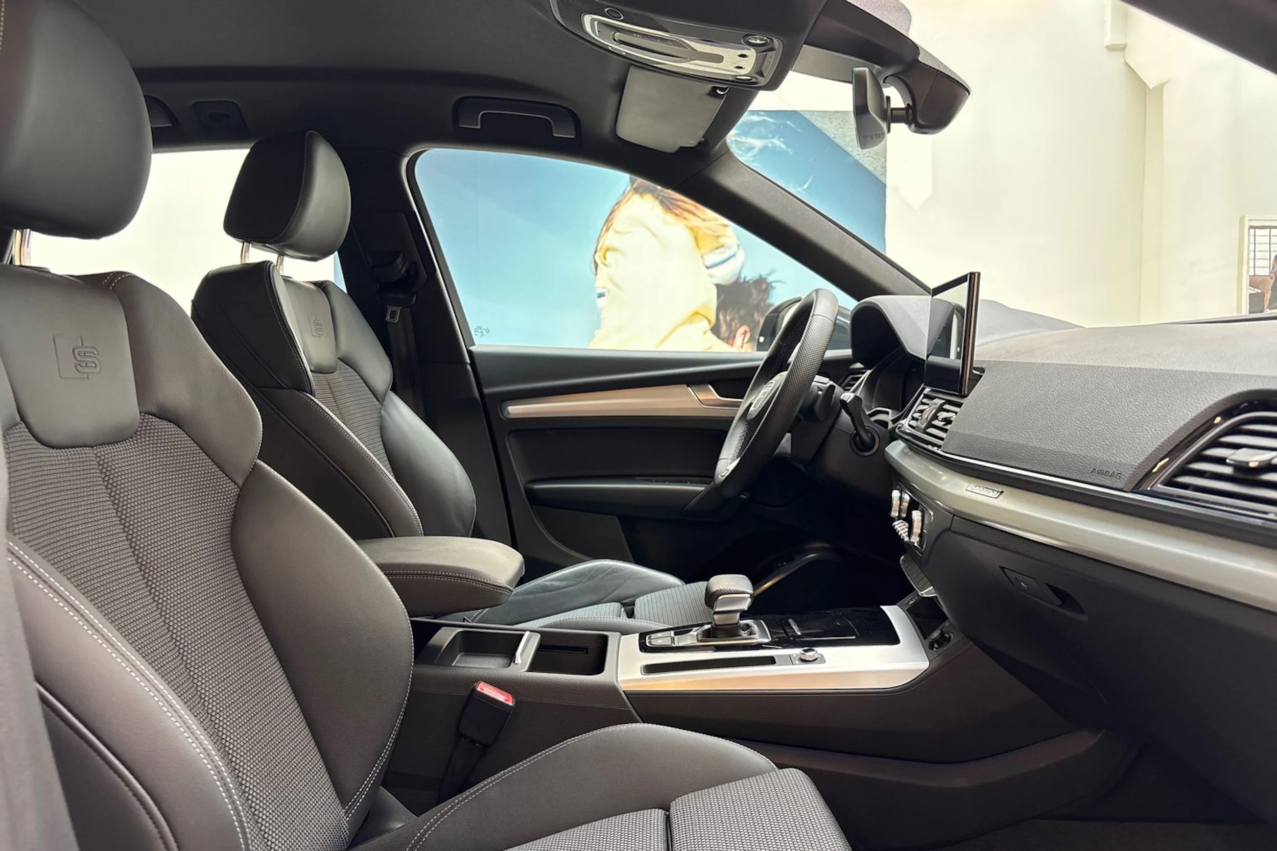 harmaa Audi Q5 2023 kuva 23.